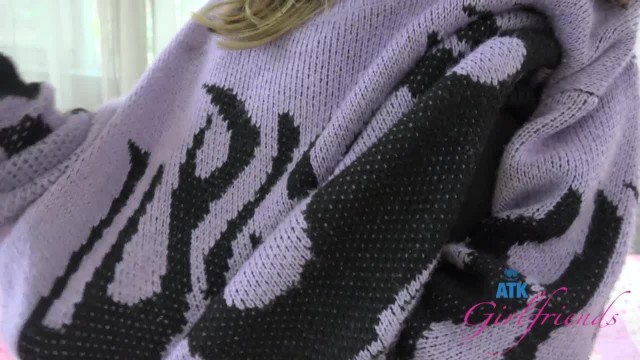 Разбудил свою приёмную дочку, а она готова трахаться - #1