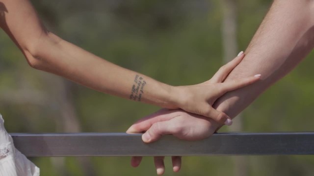 Длинноногая хохлушка и её невероятно чёткие оргазмы сверху на члене - #1