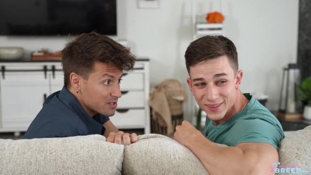 Если мамочка в хорошем настроении, она обязательно обслужит два члена - #1