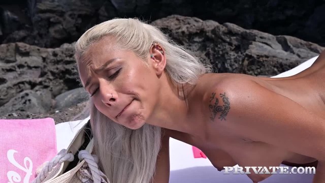 Рабочий пенис для вместительных отверстий белокурых потаскушек - #4