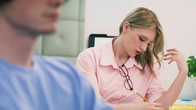 Обеденный перерыв в этом офисе сопровождается оргазмами - #1