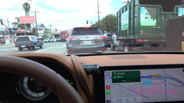 Поездка по Малибу с молоденькой, но очень горячей порно-актрисой - #2