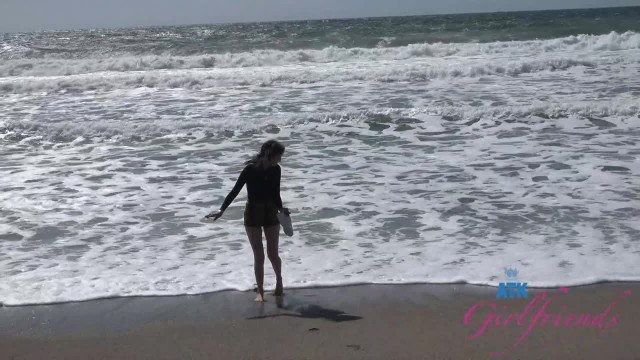 Поездка по Малибу с молоденькой, но очень горячей порно-актрисой - #4